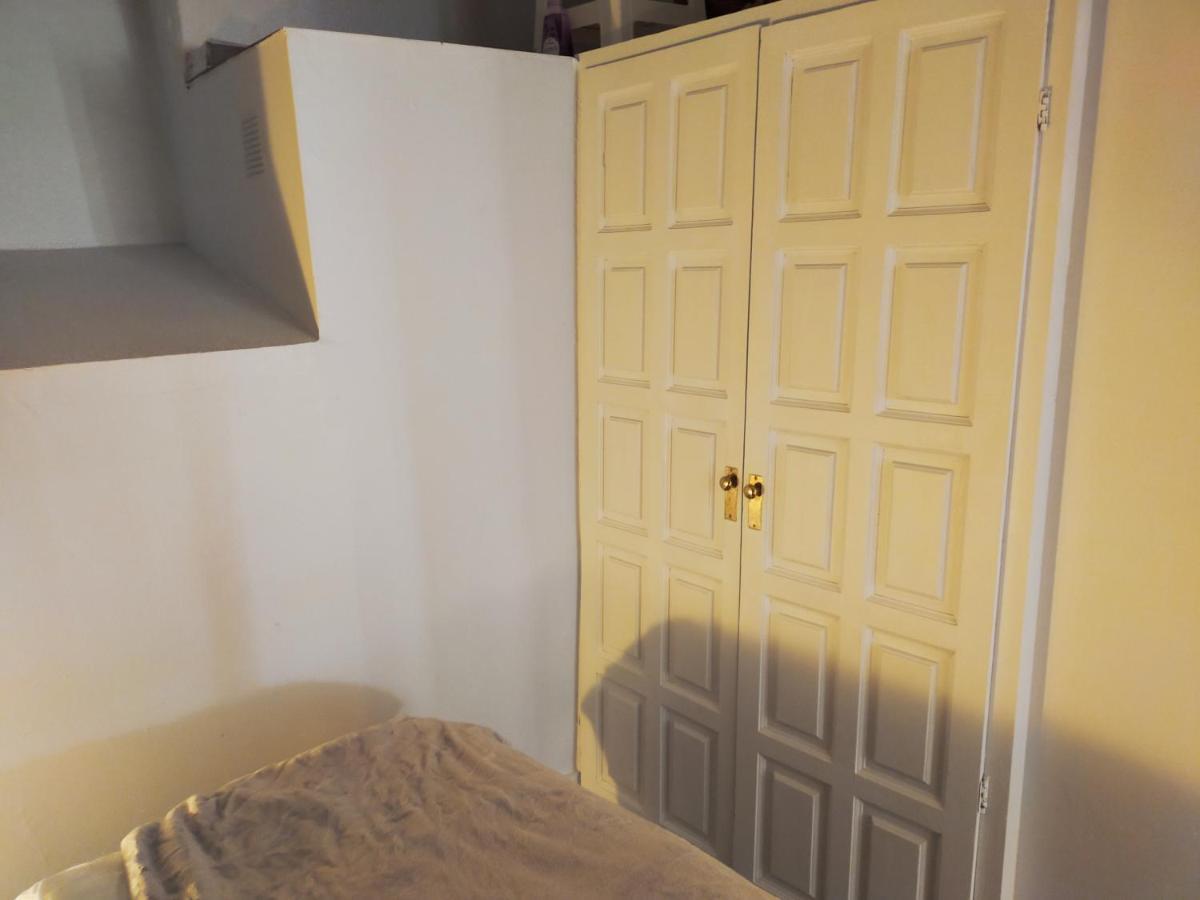Abat Oliba Apartment ปุจเซร์ดา ภายนอก รูปภาพ